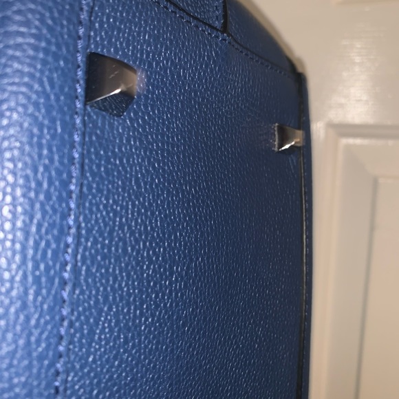 Authentic MCM Tote Navy with Zipped Top - Picture 5 of 7